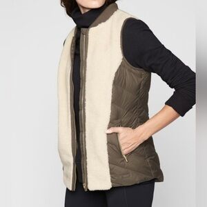 Athleta Responsible Down Tundra Vest Dark Oasis Green Sherpa Goose Down Gold